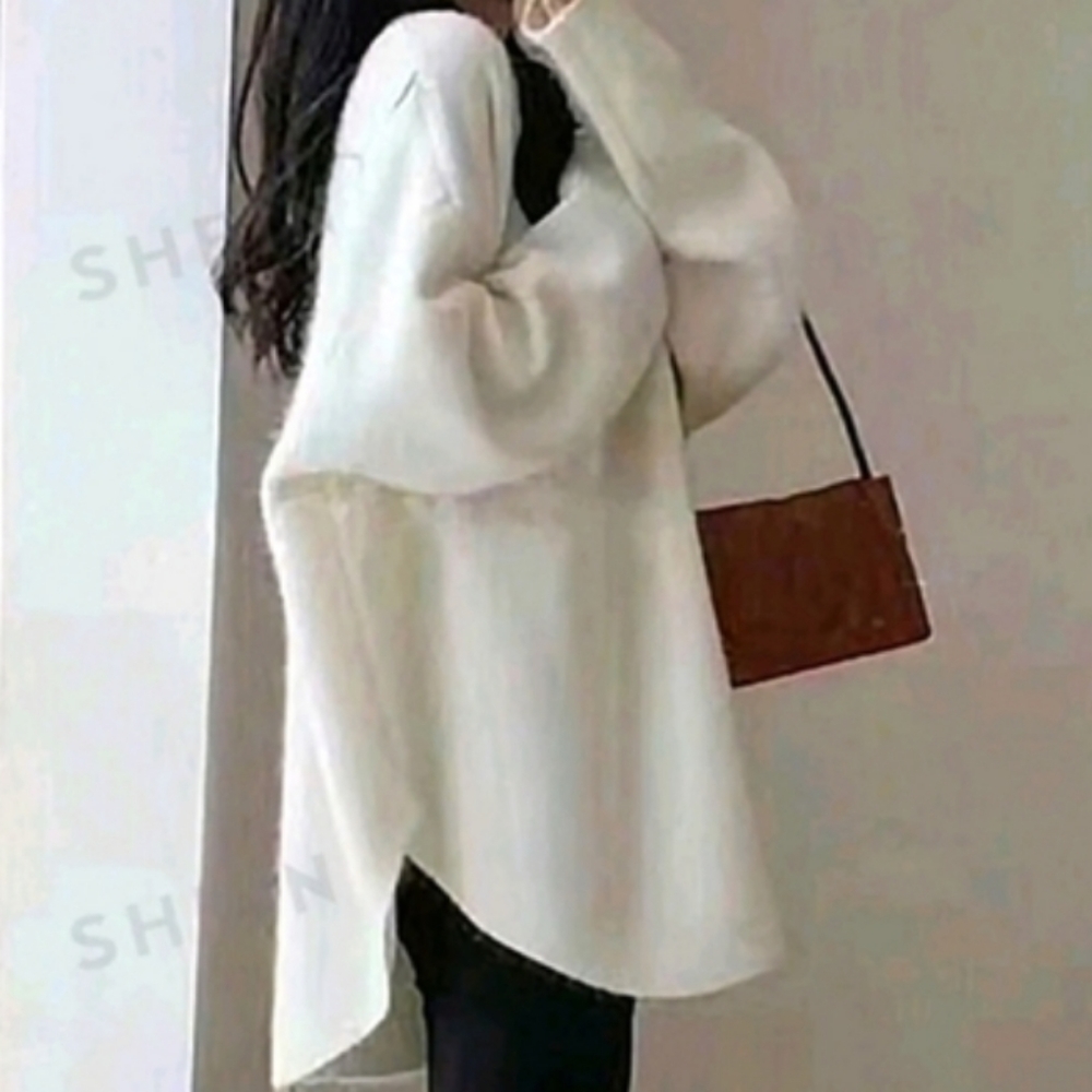 NWT DAZY oversized cream dolphin hem sweater, size XL.